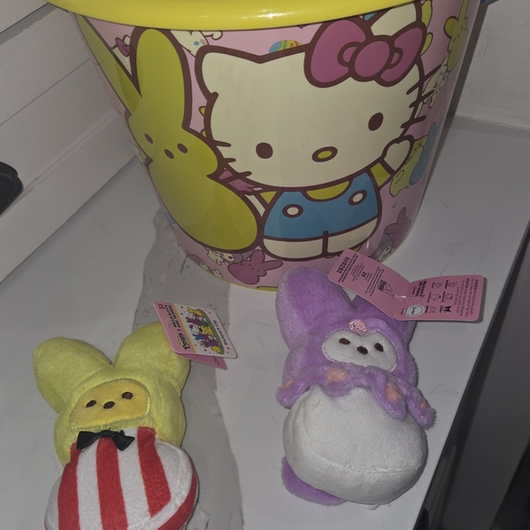 Hello Kitty Easter Bucket with Keroppi And Kuromi Bag Charms - Picture 2 of 3